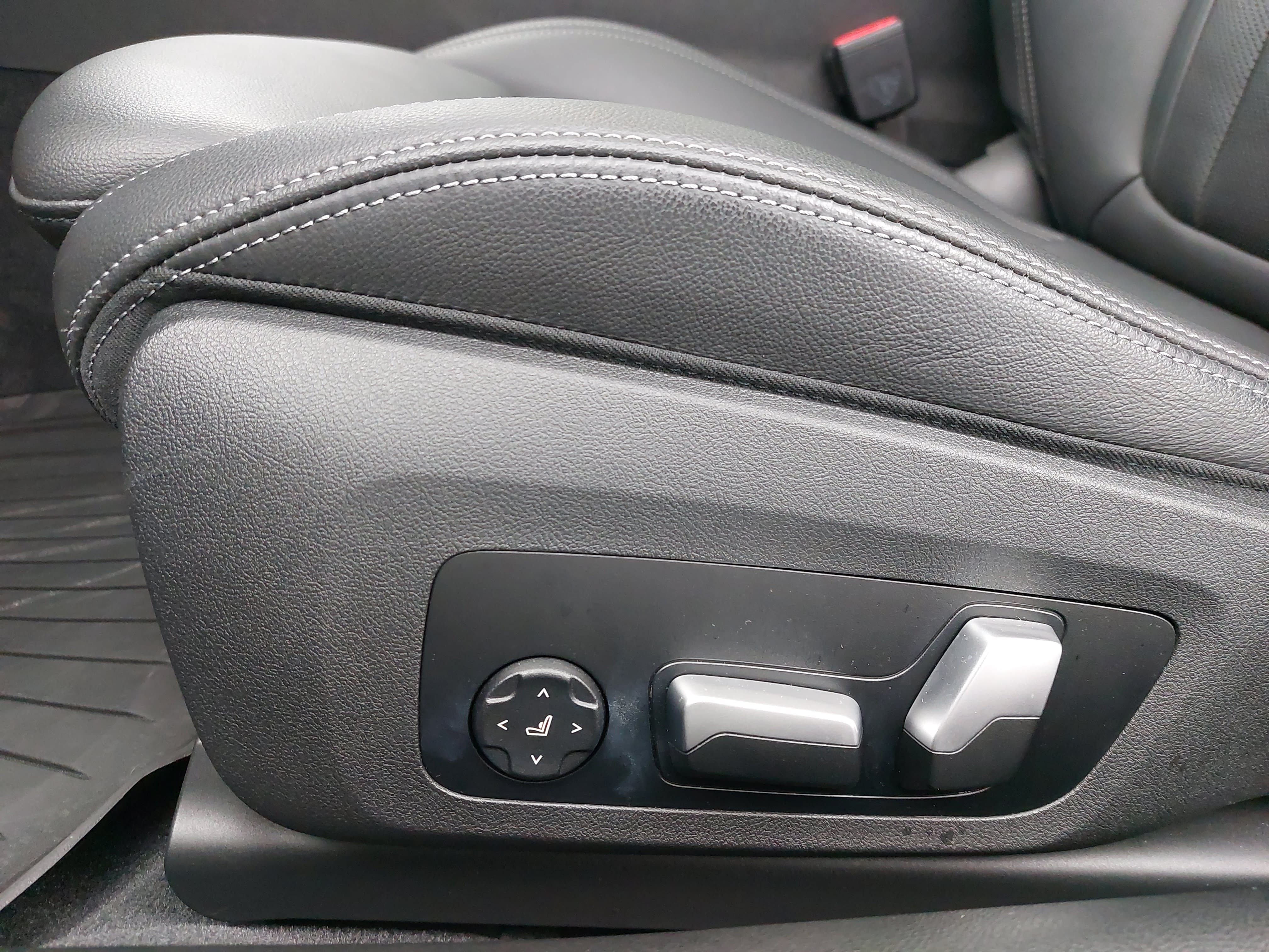 Used 2023 BMW 430i Coupe w/ M Sport Package RWD image 30