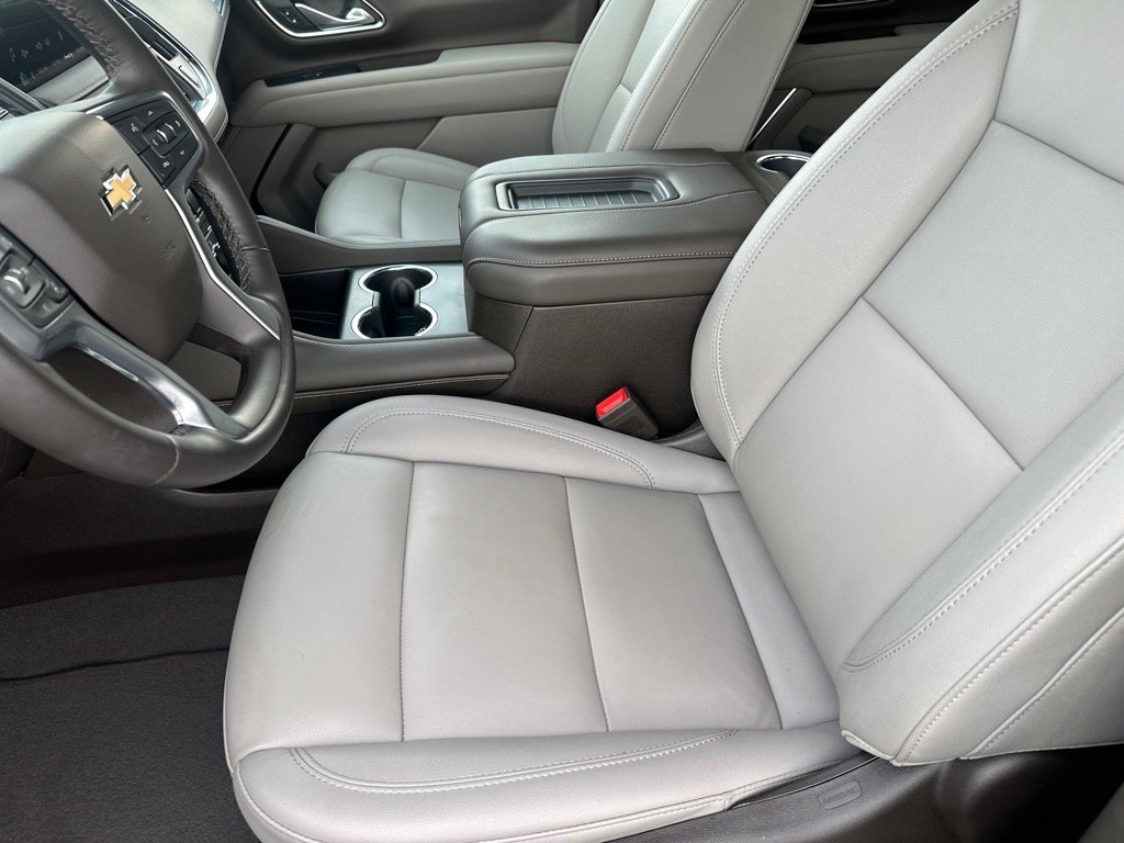 Used 2024 Chevrolet Suburban LT w/ Luxury Package image 13
