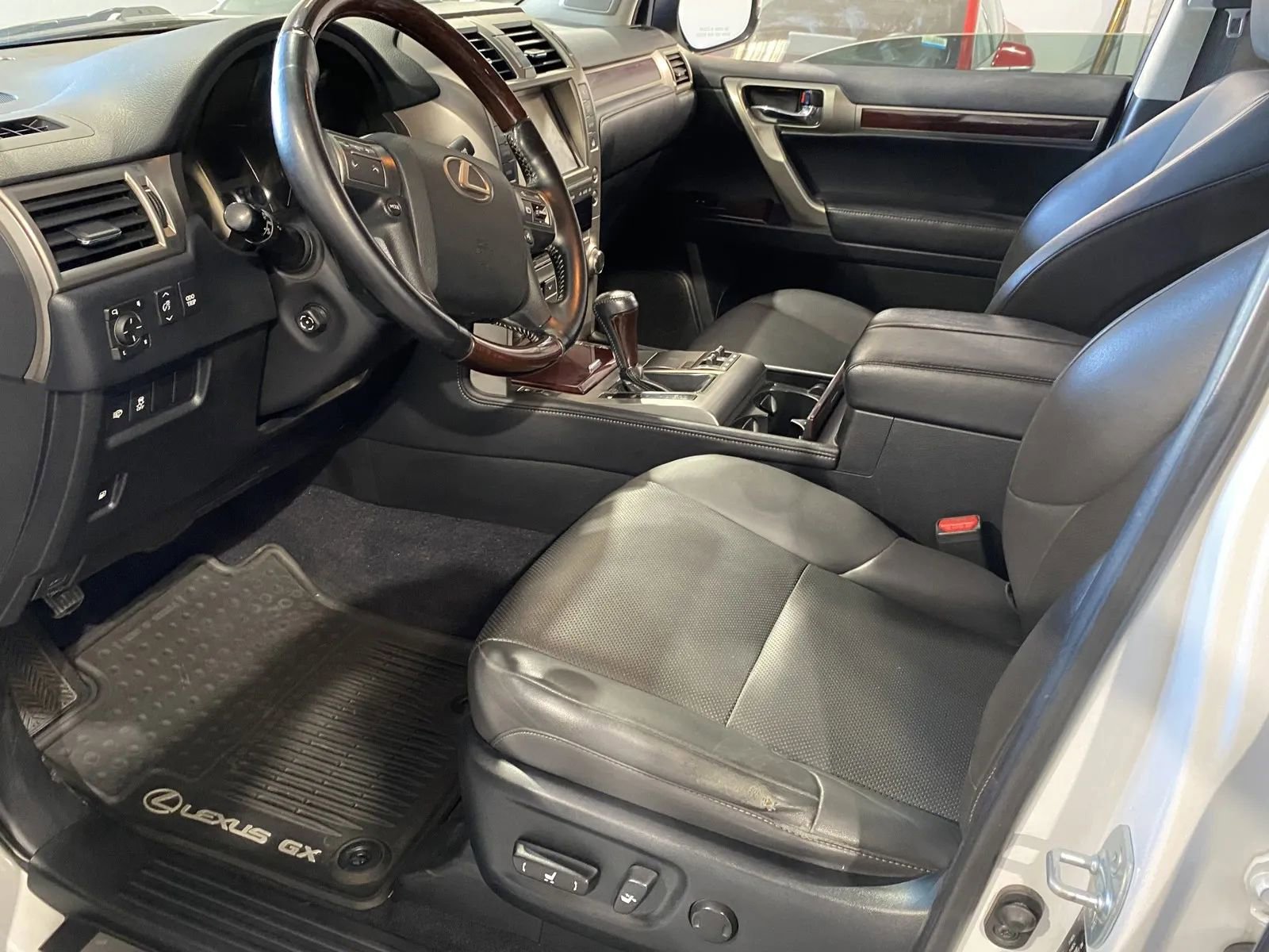 Used 2019 Lexus GX 460 Base image 9