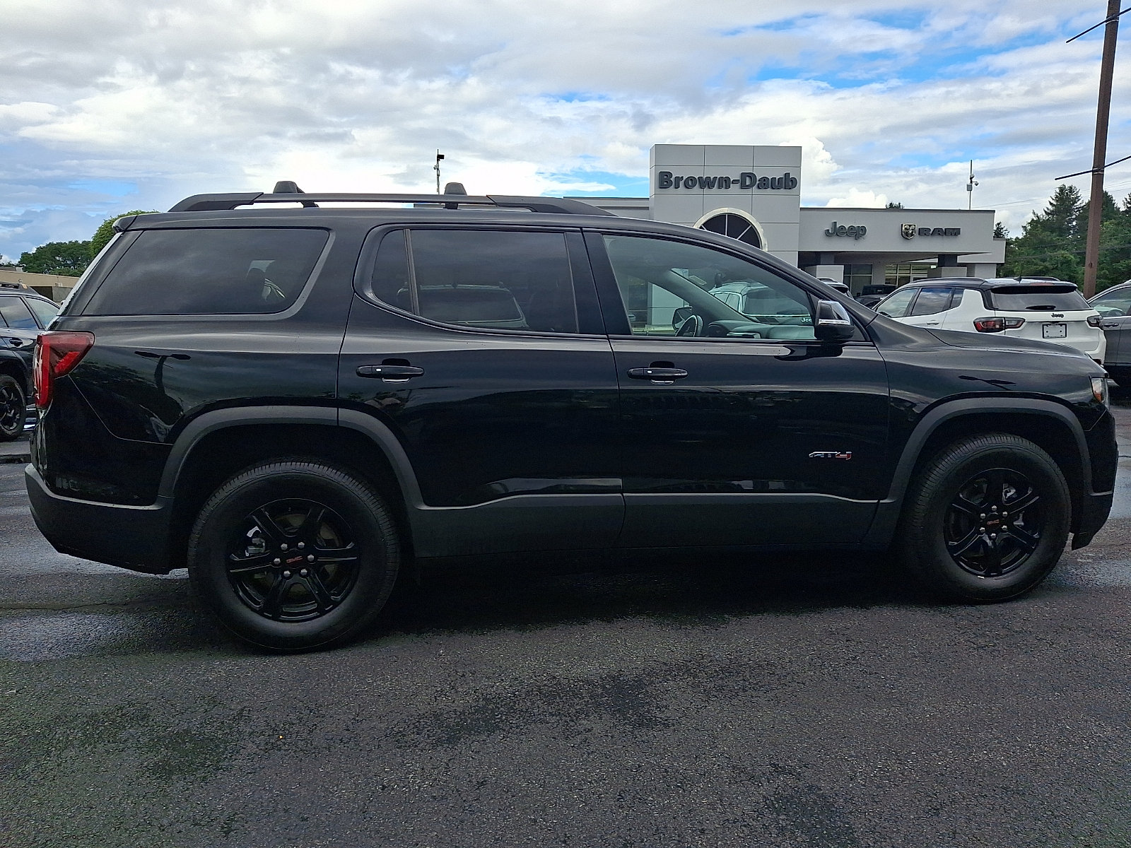 Used 2021 GMC Acadia AT4 w/ Trailering Package AWD/4WD image 7