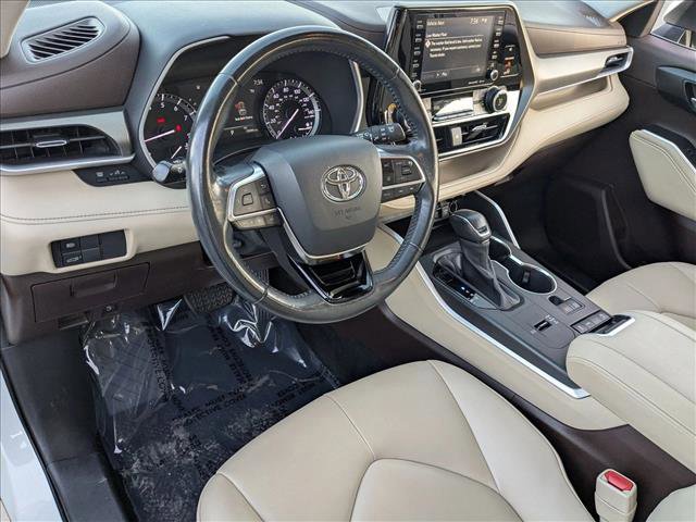 Used 2020 Toyota Highlander XLE image 9