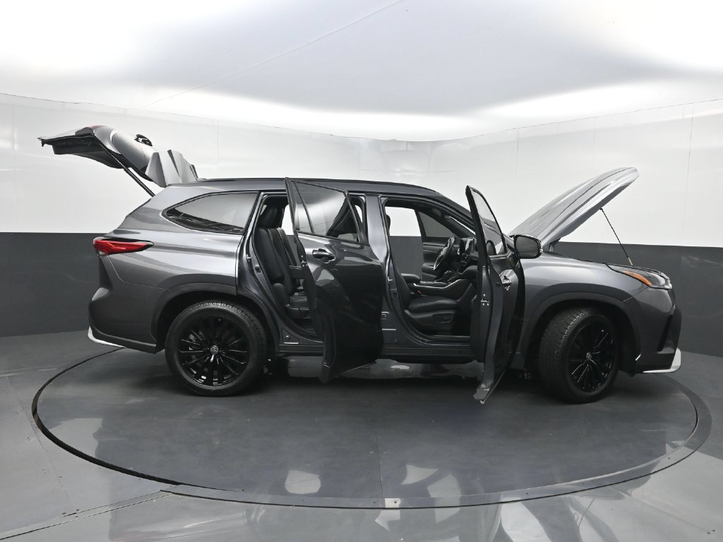 Used 2023 Toyota Highlander XSE FWD image 37