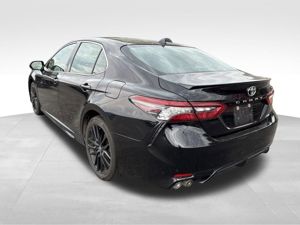Used 2024 Toyota Camry XSE FWD image 3
