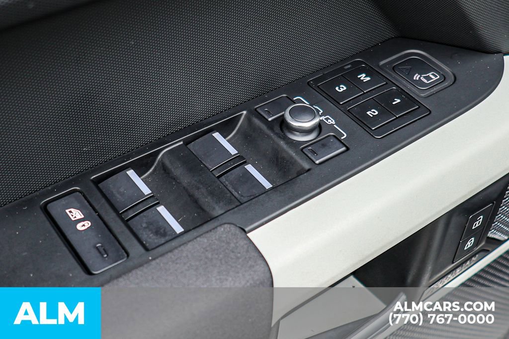 Used 2022 Land Rover Defender 110 X-Dynamic SE AWD/4WD image 45