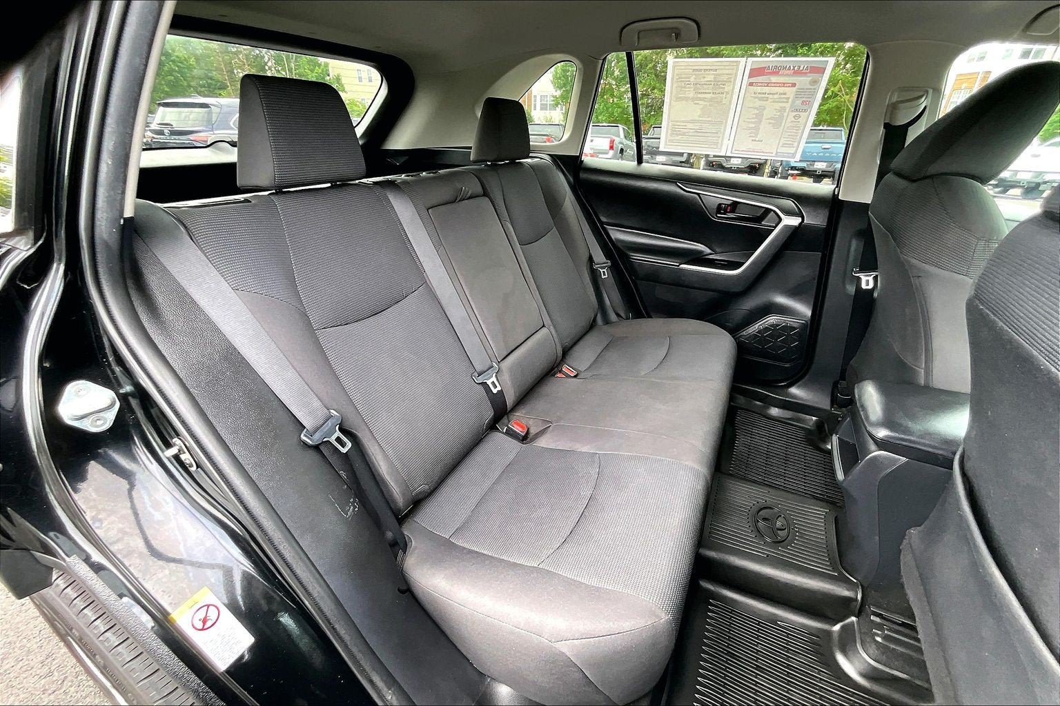 Used 2021 Toyota RAV4 LE AWD/4WD image 25