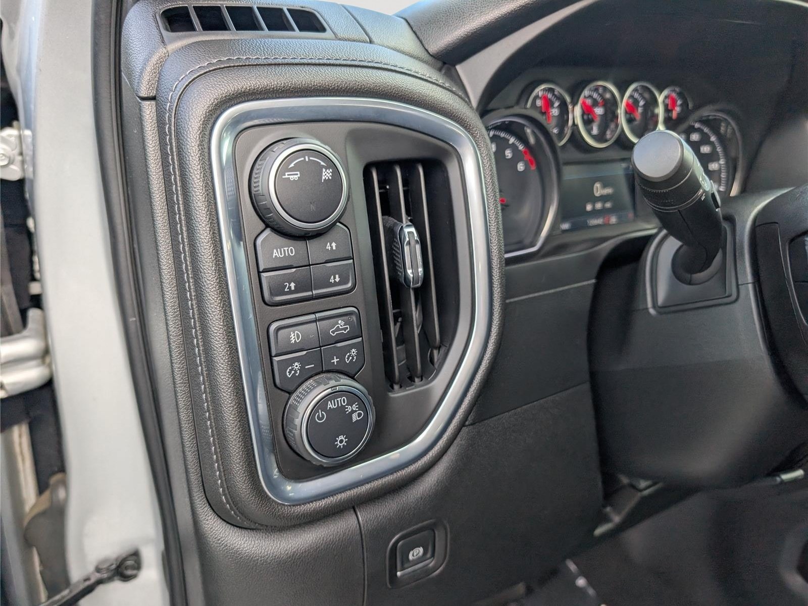 Used 2019 Chevrolet Silverado 1500 LT Trail Boss AWD/4WD image 21
