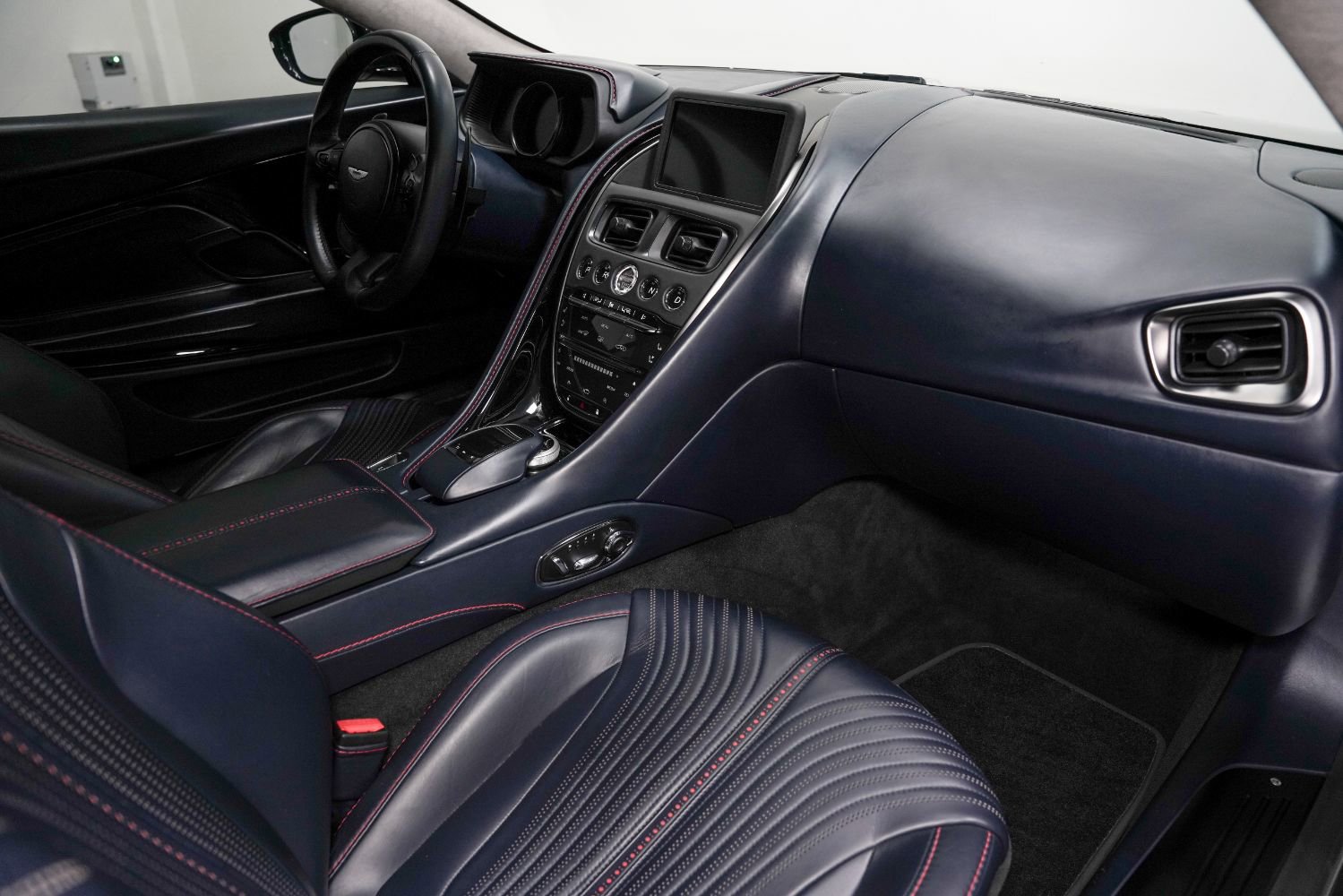 Used 2018 Aston Martin DB11 V12 image 27