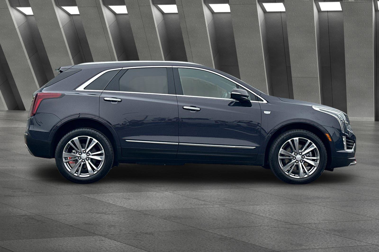 Certified 2025 Cadillac XT5 Premium Luxury image 3