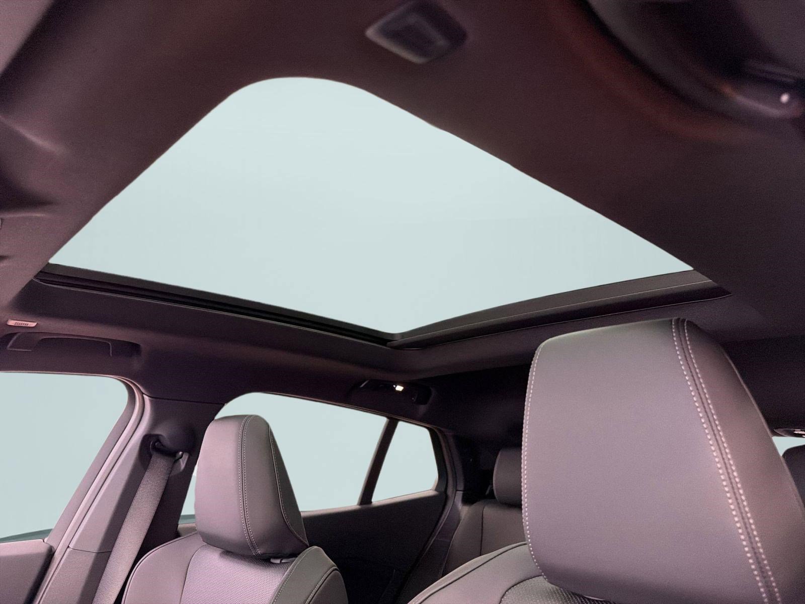 New 2026 BMW X2 xDrive28i w/ Technology Package AWD/4WD image 16