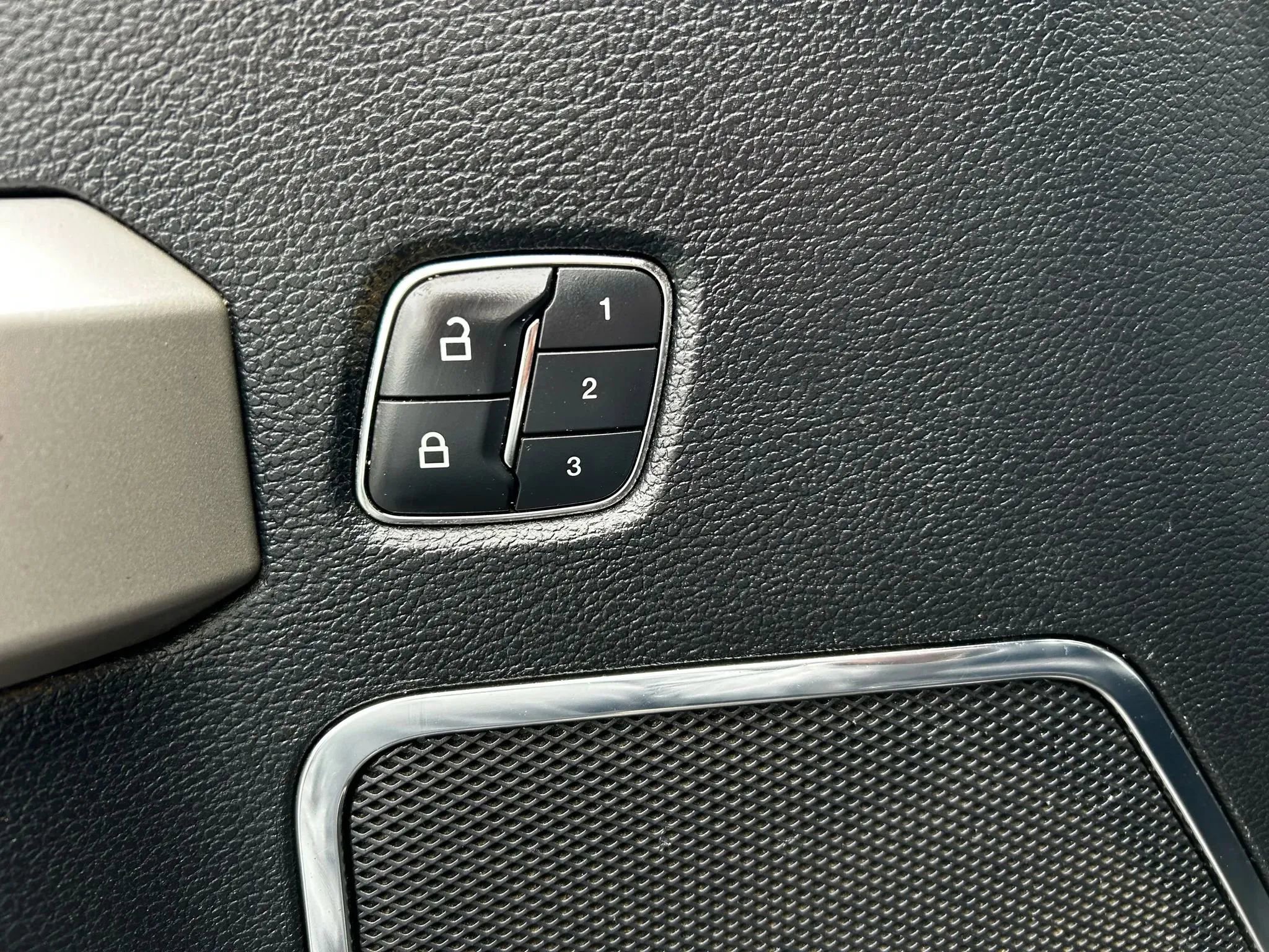 Used 2017 Ford F350 Lariat w/ Chrome Package image 34