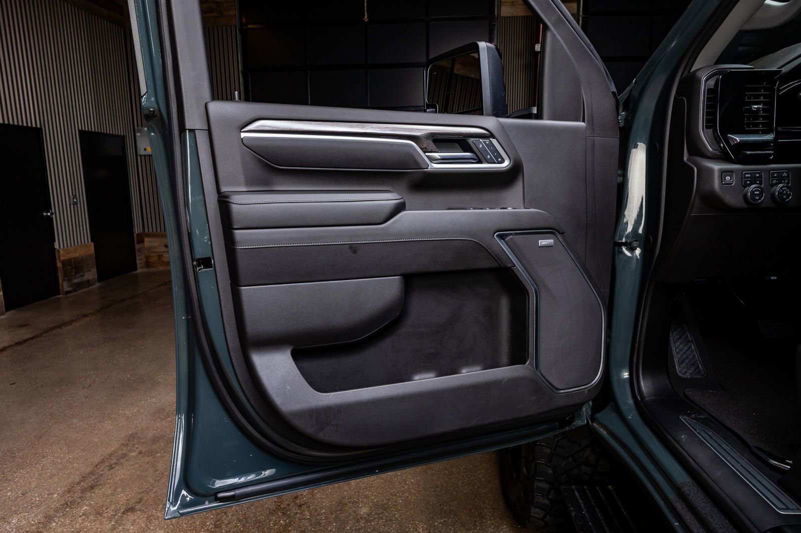 Used 2025 Chevrolet Silverado 2500 LTZ w/ Trail Boss Package image 37