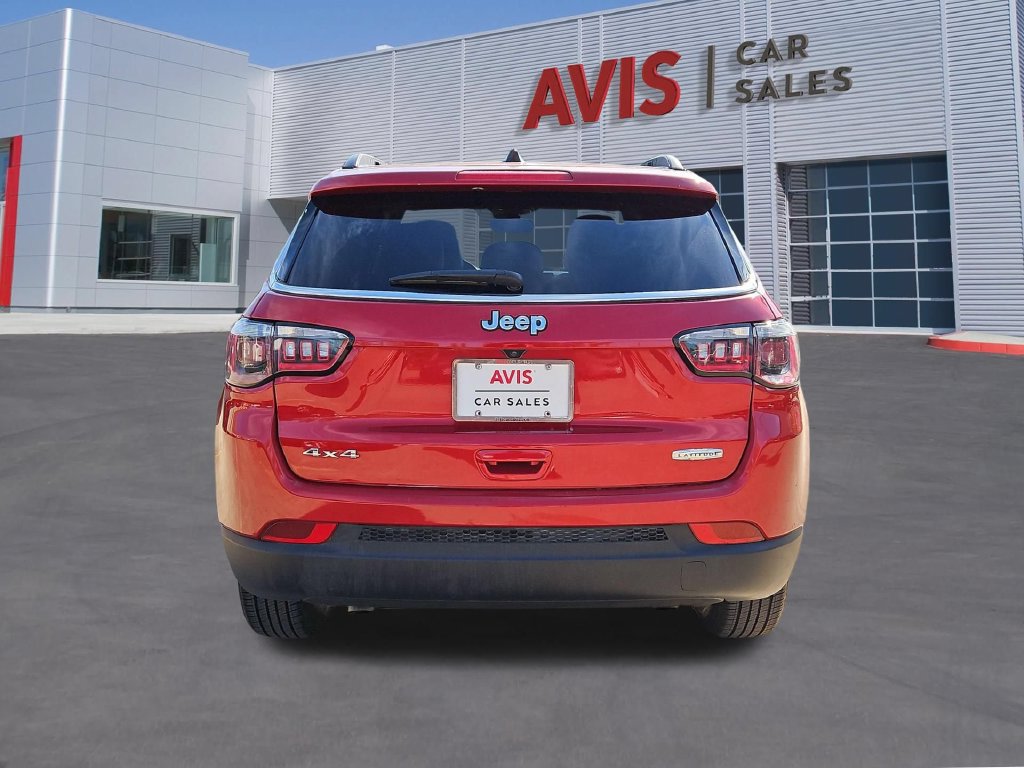 Used 2025 Jeep Compass Latitude w/ Sun & Sound Group AWD/4WD image 7