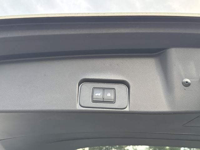 Used 2023 Nissan Rogue SV w/ SV Premium Package FWD image 15