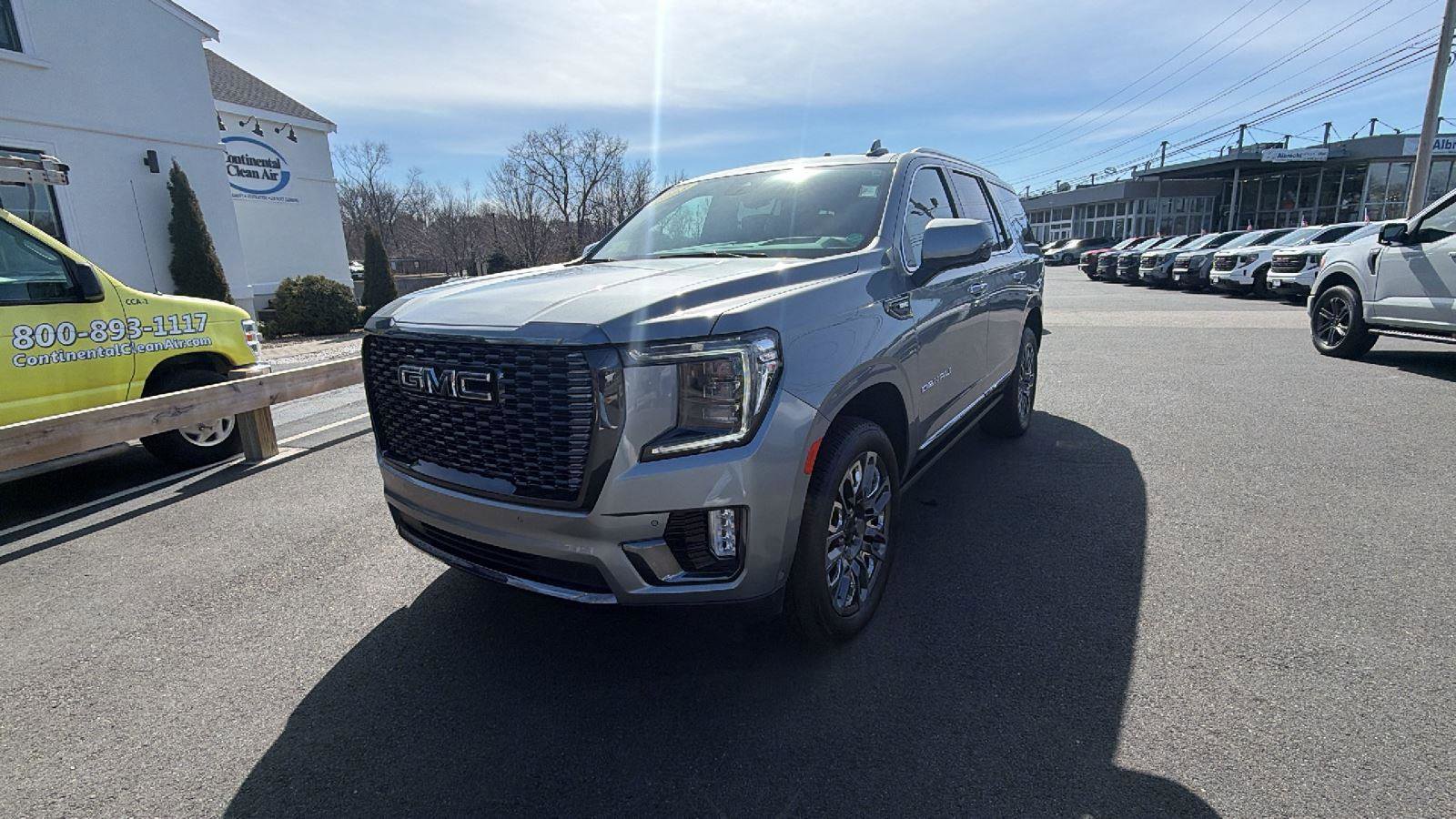 Used 2023 GMC Yukon Denali Ultimate image 3