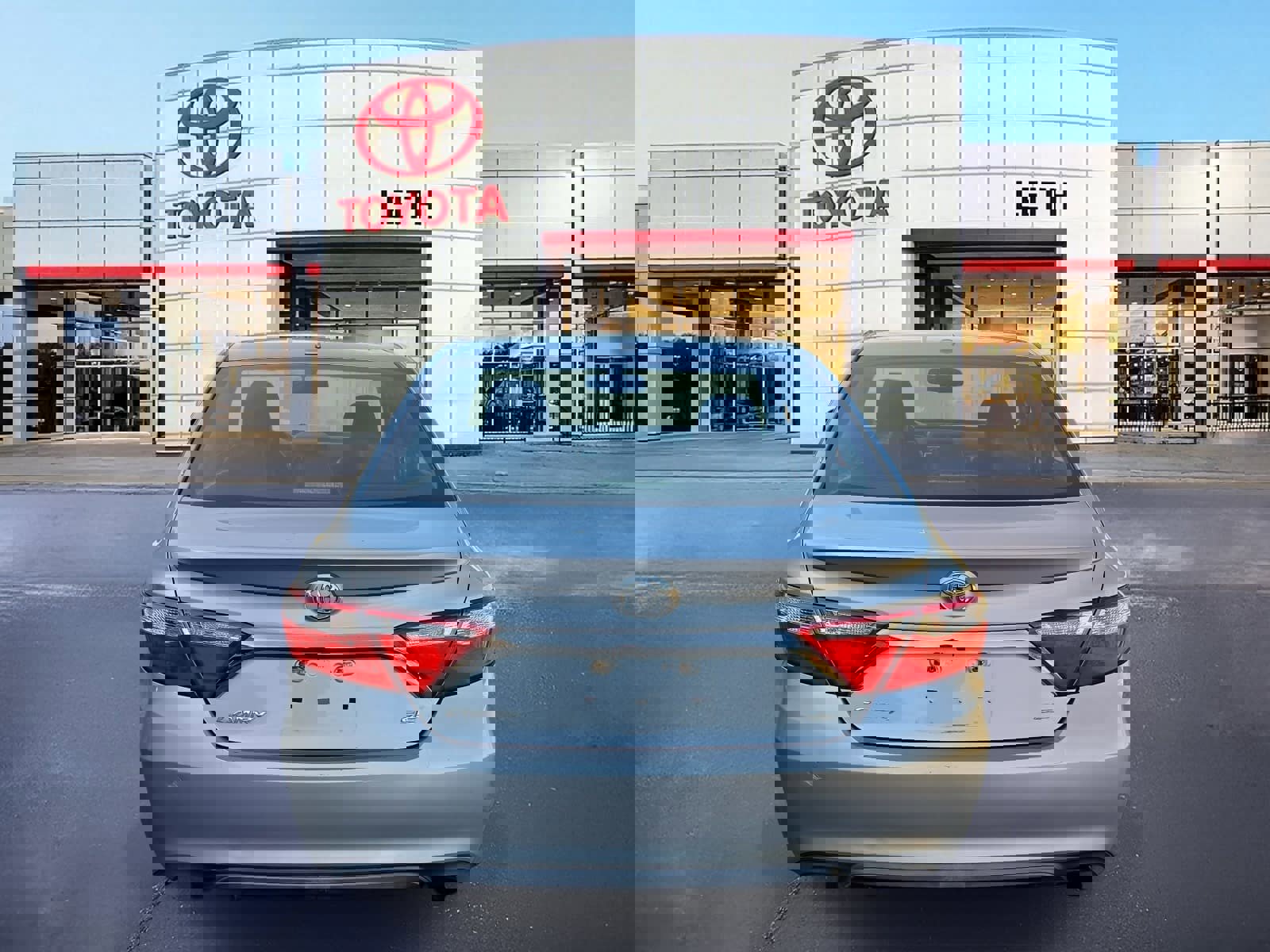 Used 2015 Toyota Camry SE w/ Moonroof Package image 6