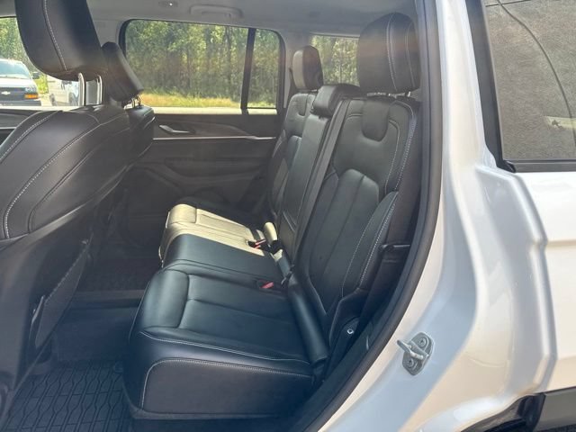 Used 2023 Jeep Grand Cherokee Limited w/ Black Appearance Package AWD/4WD image 24