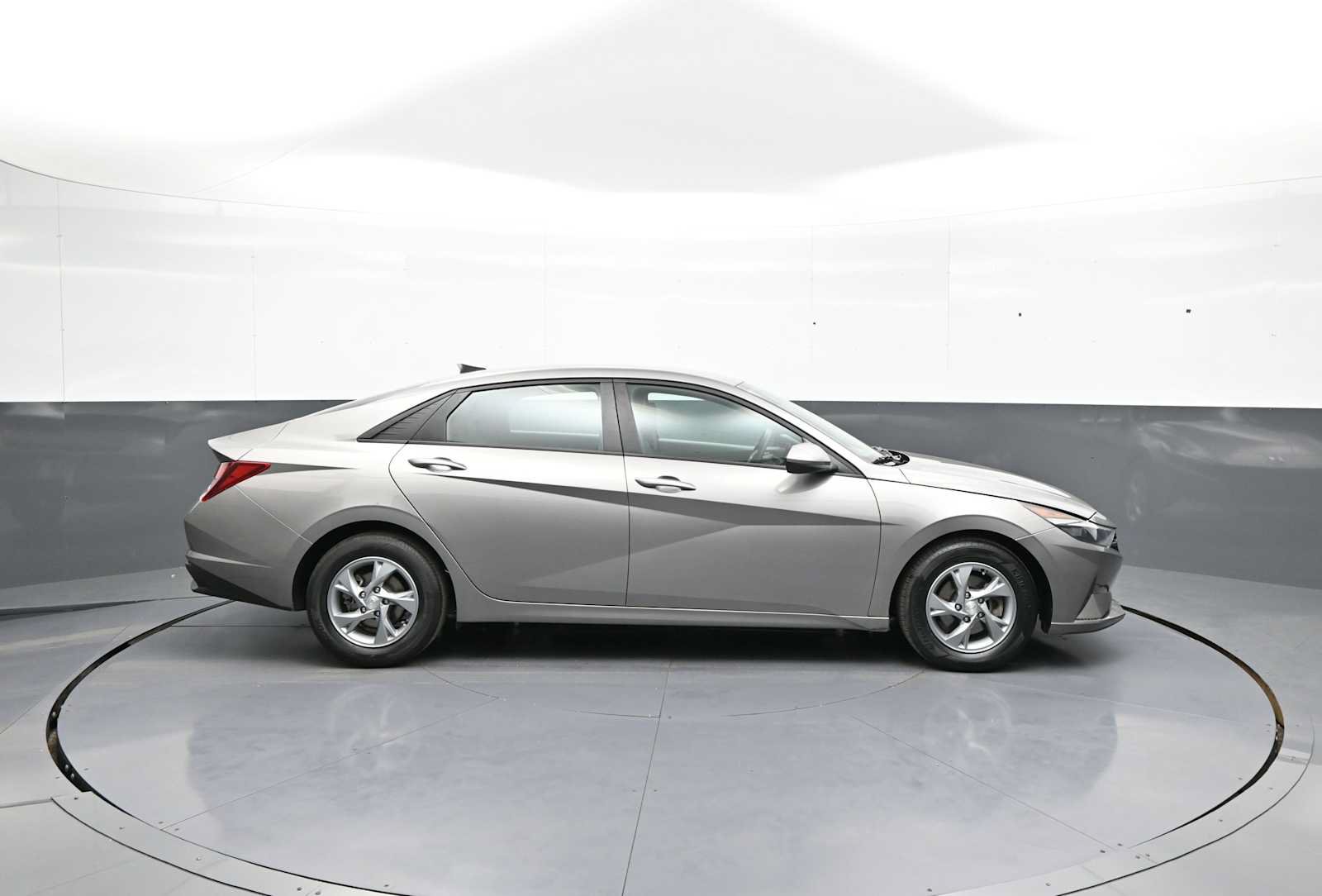 Certified 2023 Hyundai Elantra SE FWD image 5