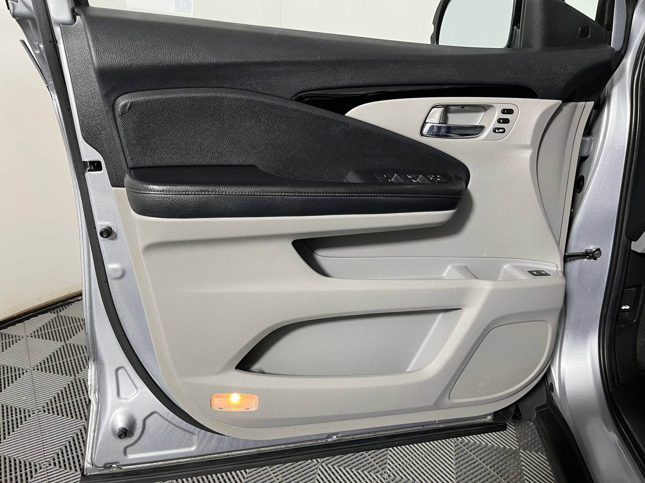 Certified 2019 Honda Pilot Touring image 18