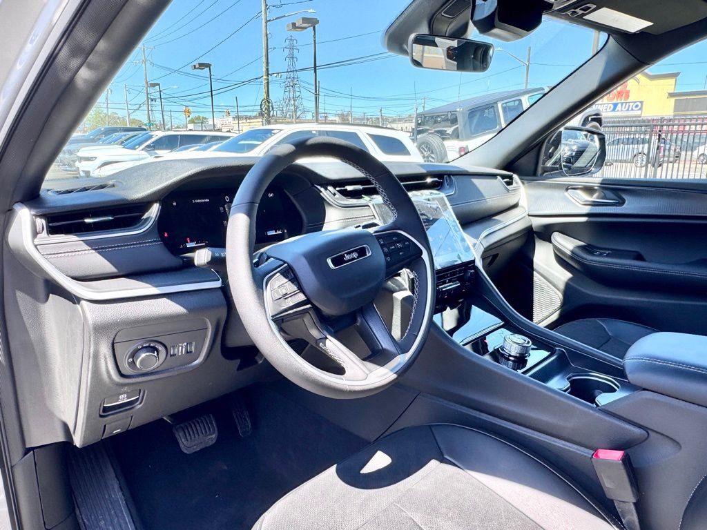 New 2025 Jeep Grand Cherokee Altitude AWD/4WD image 12
