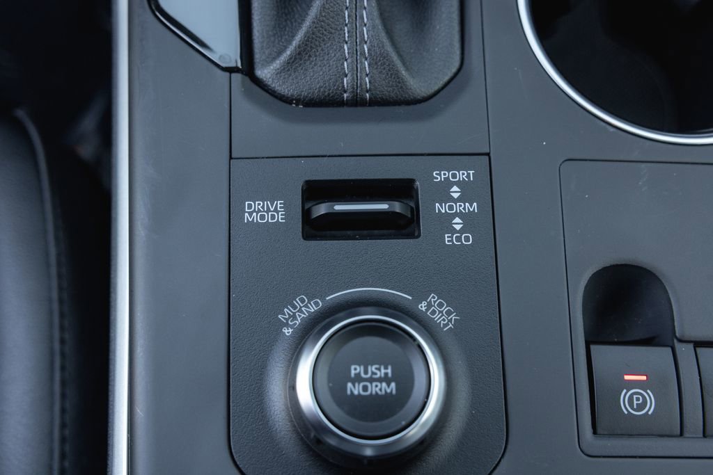 Certified 2025 Toyota Highlander XSE image 20