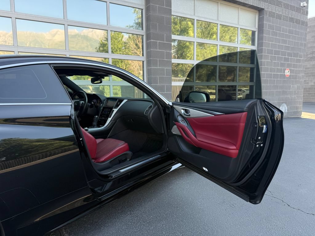 Used 2018 INFINITI Q60 Red Sport 400 AWD/4WD image 35