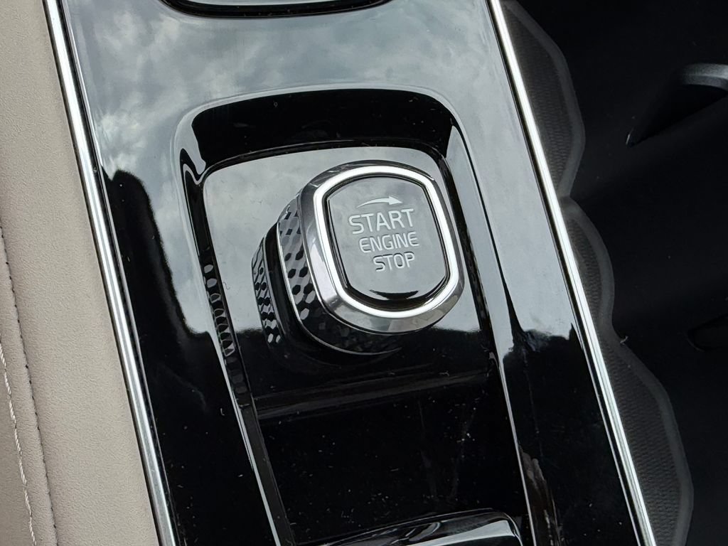 New 2026 Volvo XC90 B6 Plus w/ Protection Package Premier AWD/4WD image 29