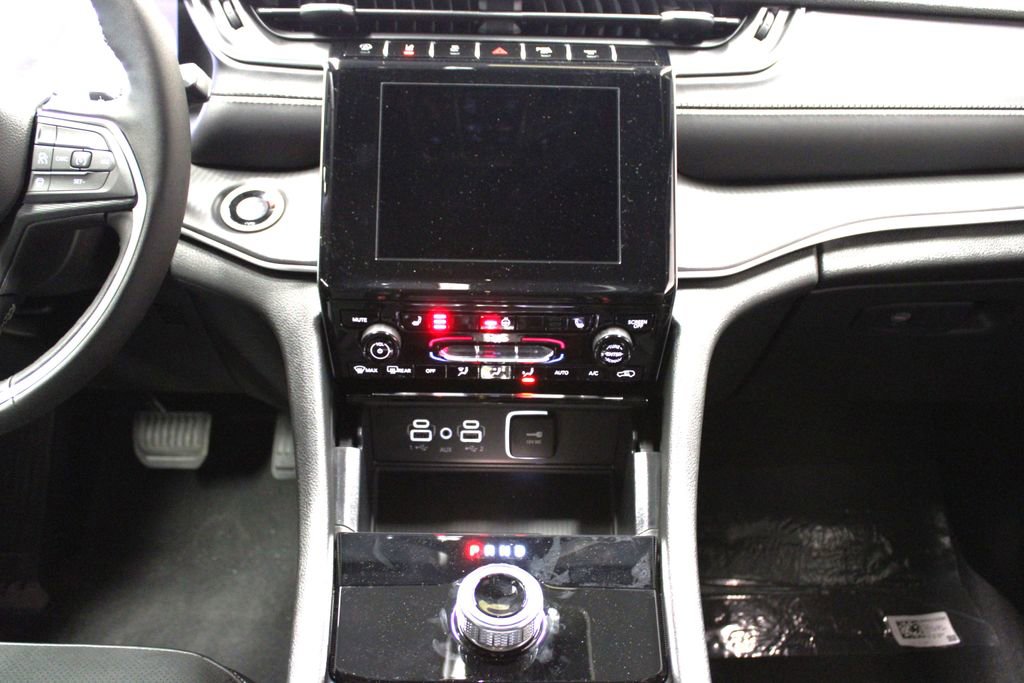 New 2025 Jeep Grand Cherokee Altitude image 13