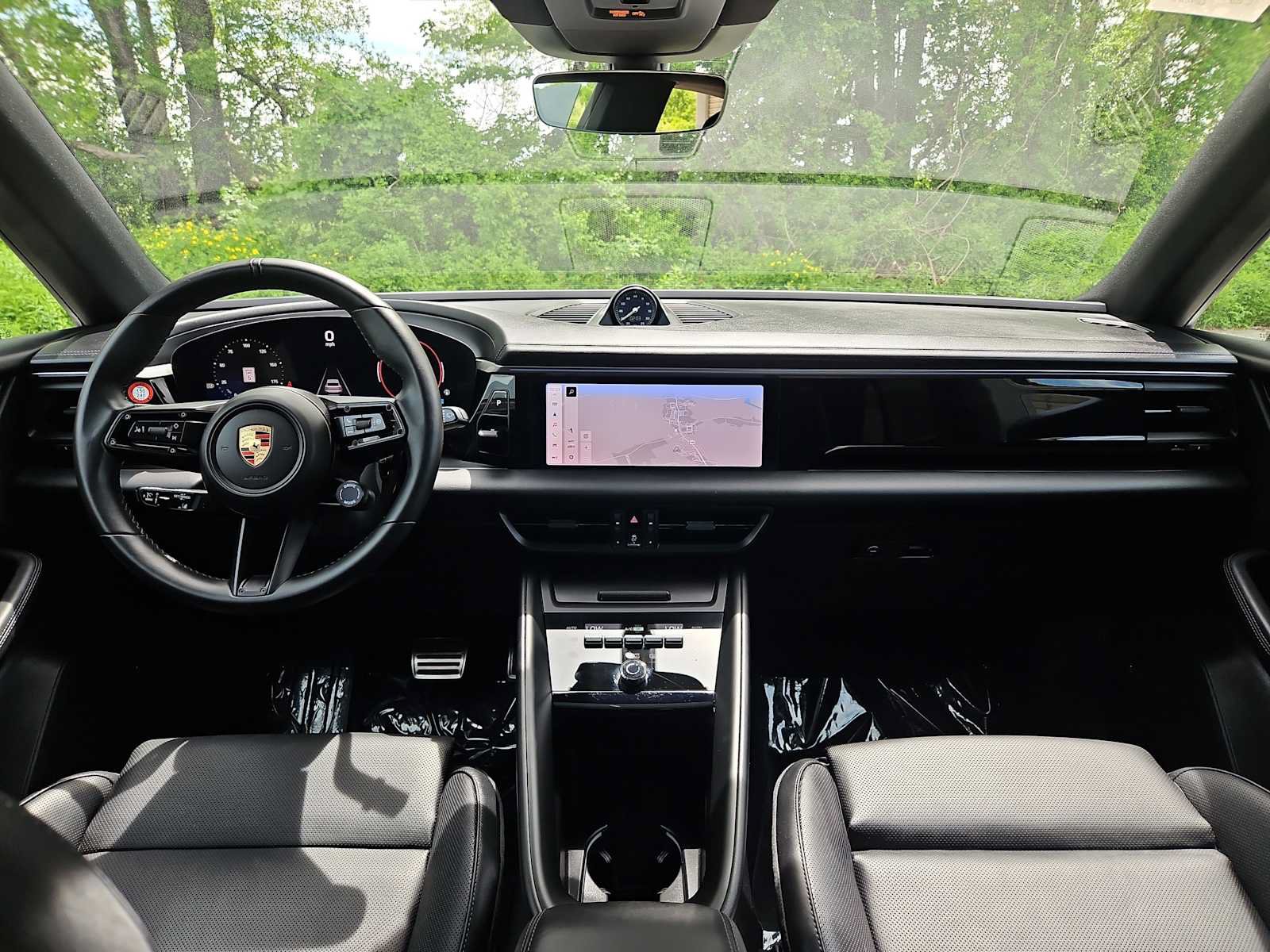 Certified 2025 Porsche Macan 4S Electric AWD/4WD image 47