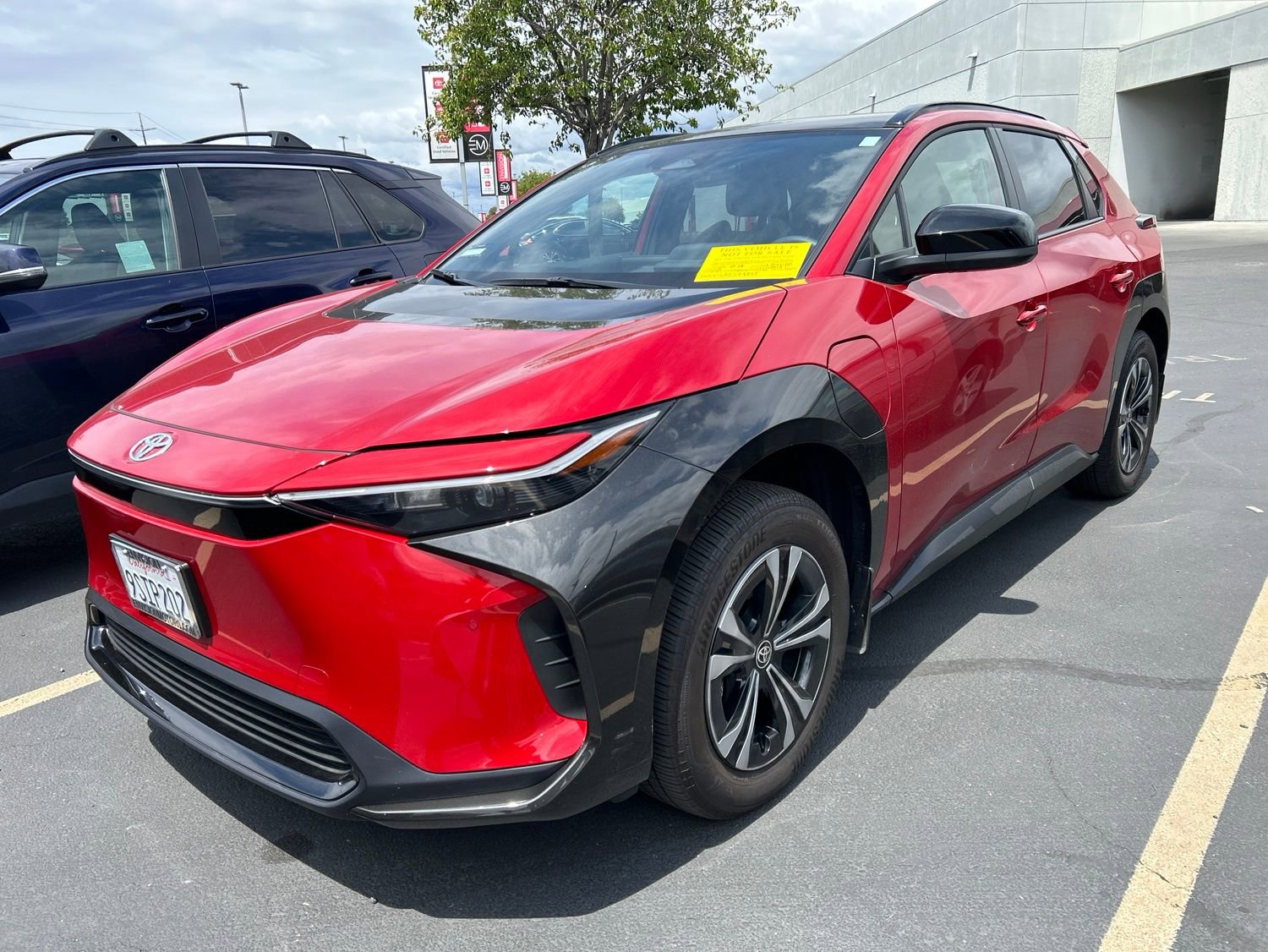 Used 2025 Toyota bZ4X FWD image 2