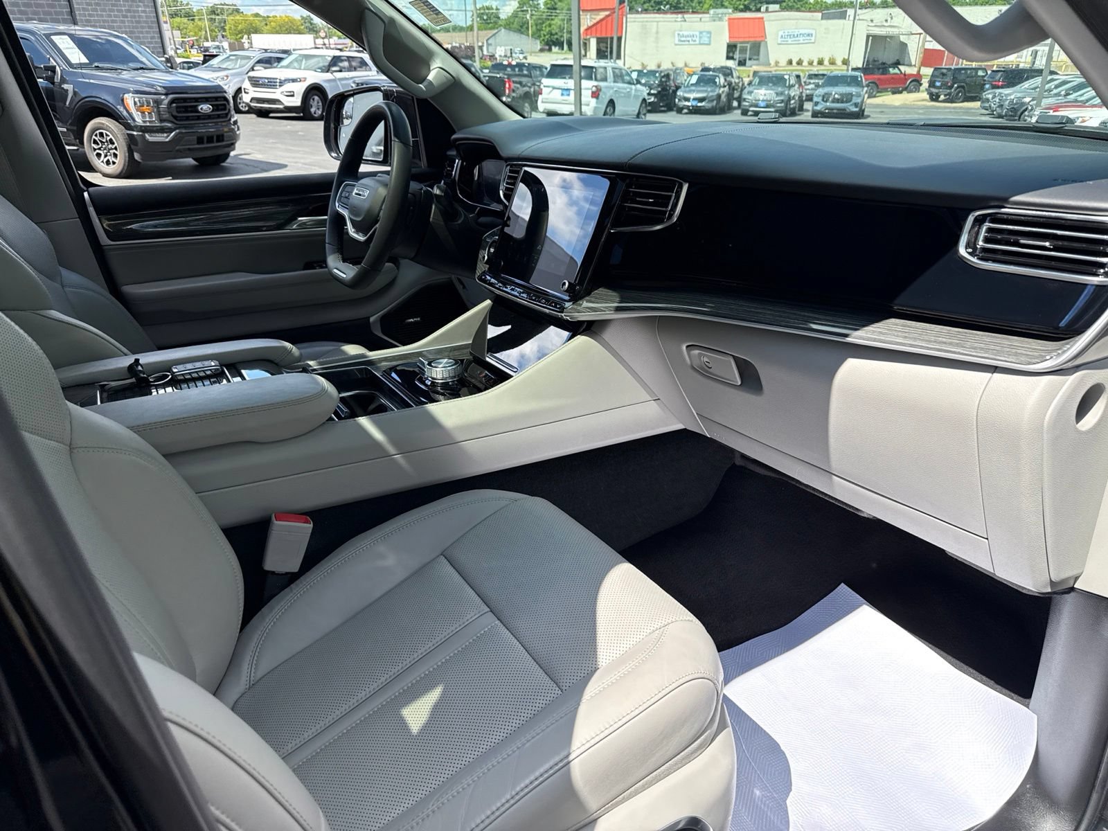 Used 2022 Jeep Wagoneer Series II w/ Premium Group I AWD/4WD image 41