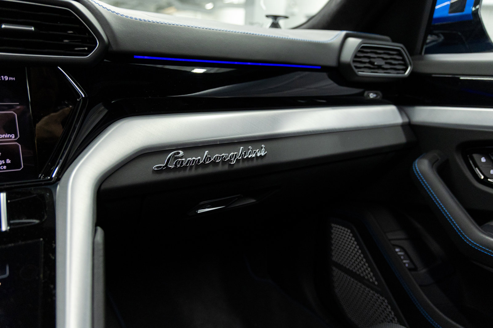 Used 2021 Lamborghini Urus image 25