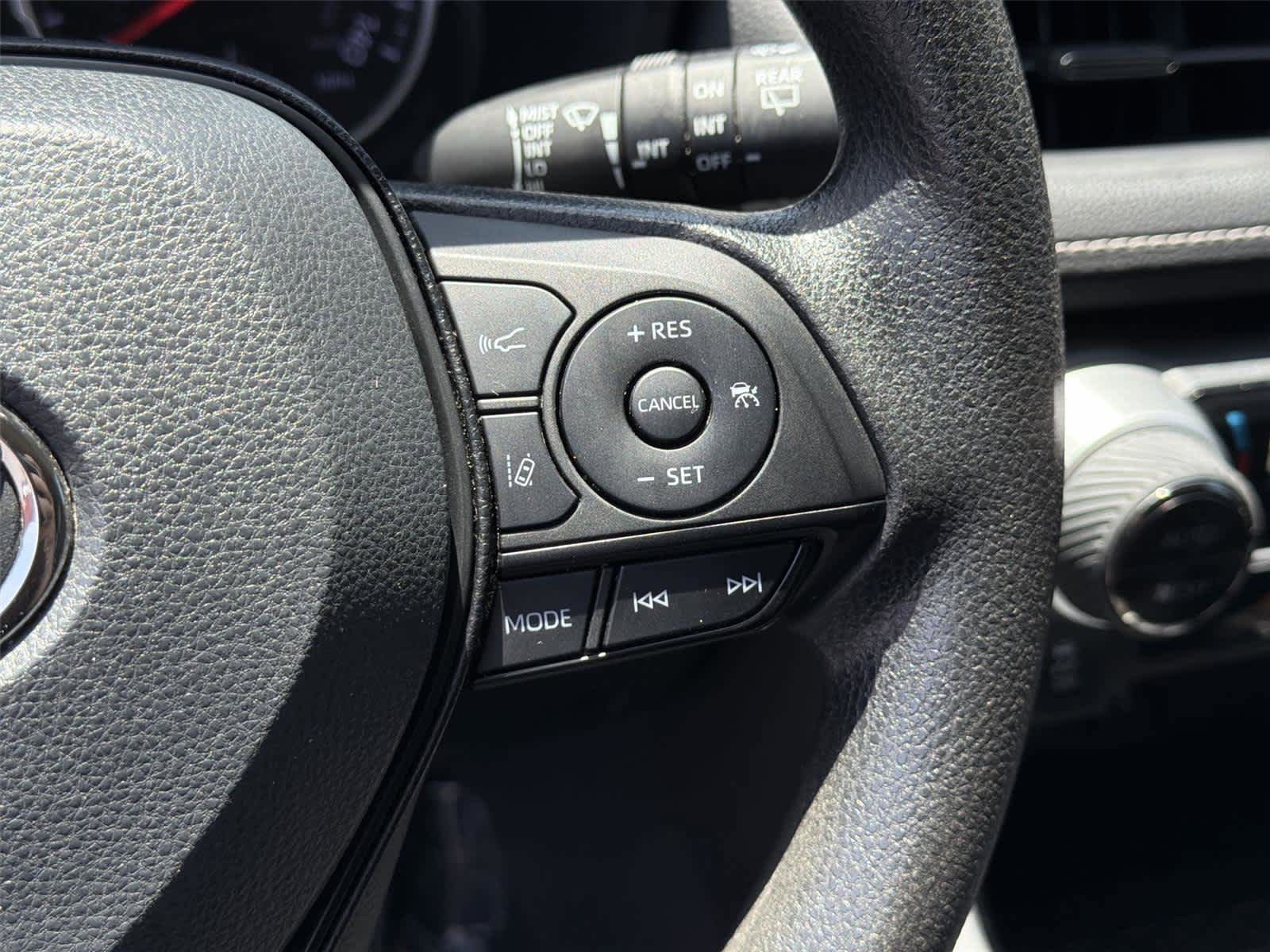 Used 2022 Toyota RAV4 XLE FWD image 34