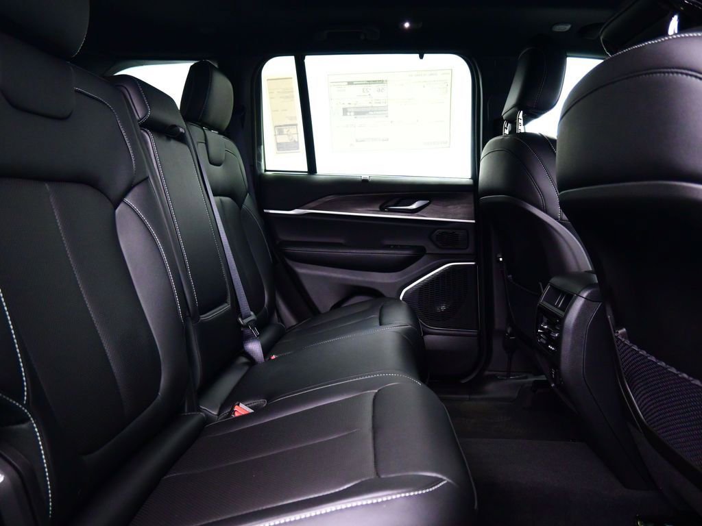 New 2025 Jeep Grand Cherokee Limited 4xe w/ Luxury Tech Group II image 17