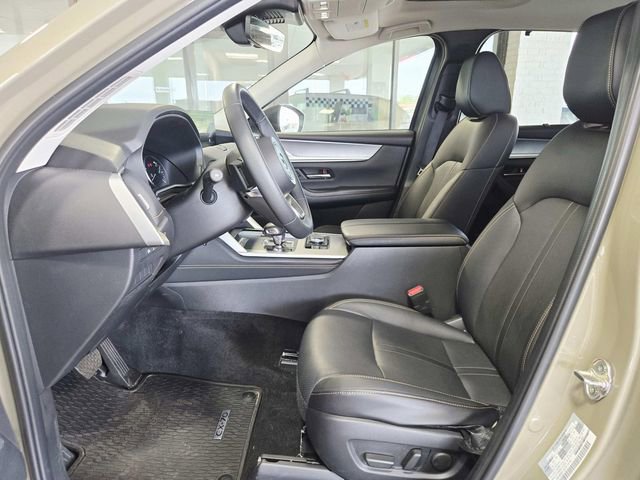 Certified 2025 MAZDA CX-70 3.3 Turbo w/ Preferred Package AWD/4WD image 9