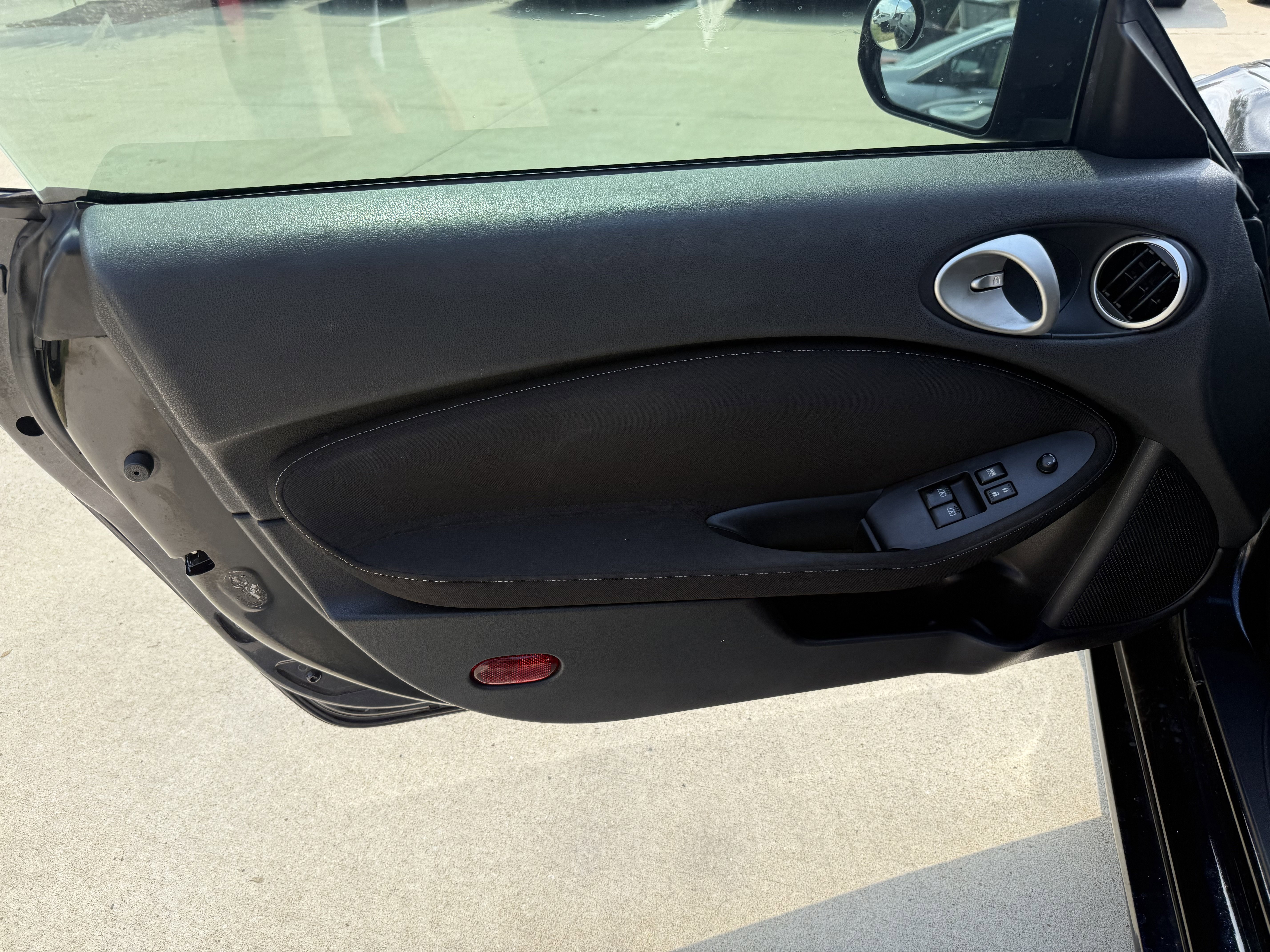 Used 2011 Nissan 370Z Touring w/ Sport Pkg image 15