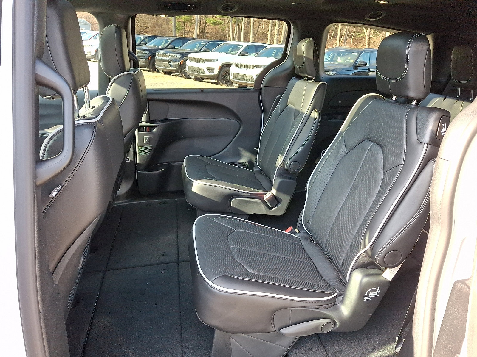 New 2026 Chrysler Pacifica Limited image 6