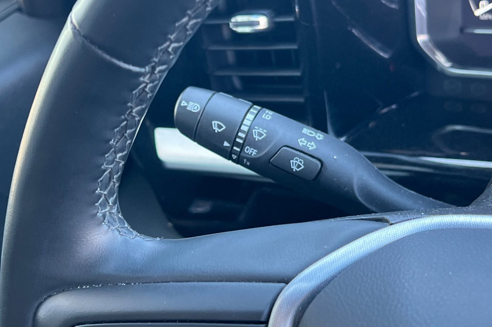 Used 2023 GMC Sierra 1500 Elevation image 36