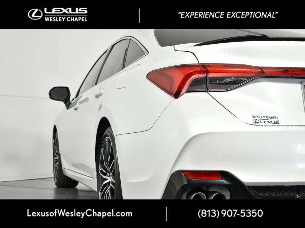 Used 2019 Toyota Avalon XSE image 9