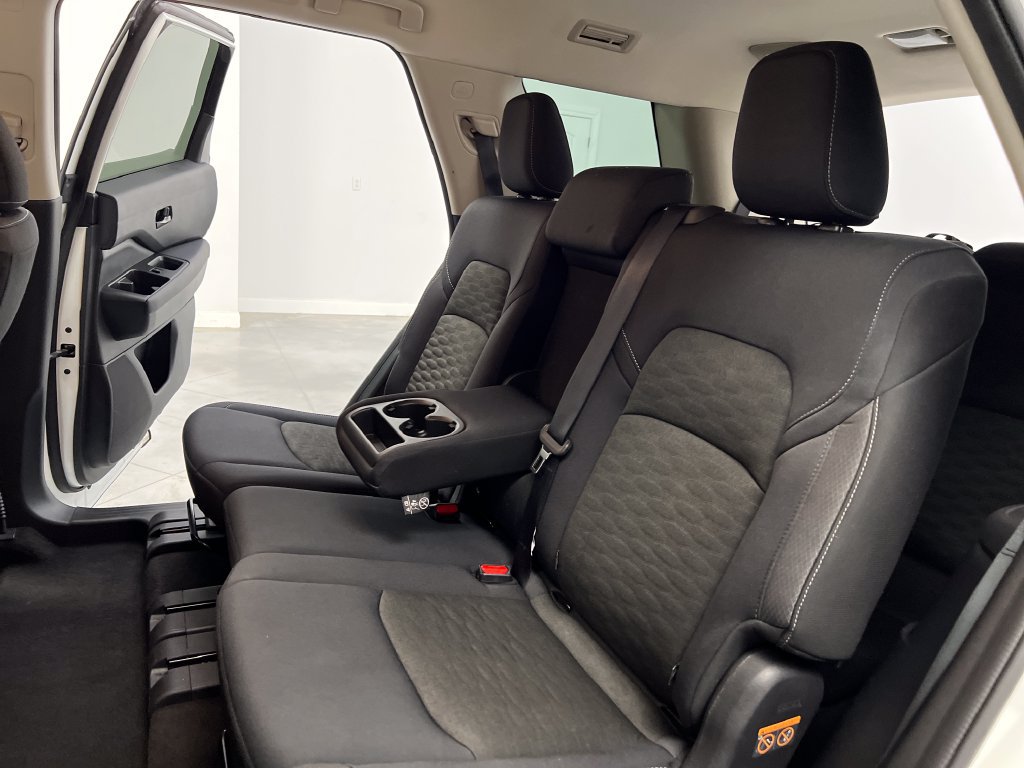 Used 2024 Nissan Pathfinder SV FWD image 16