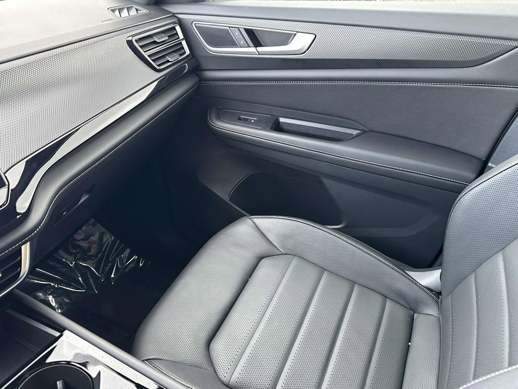 Certified 2025 Volkswagen Atlas Cross Sport SEL R-Line image 34