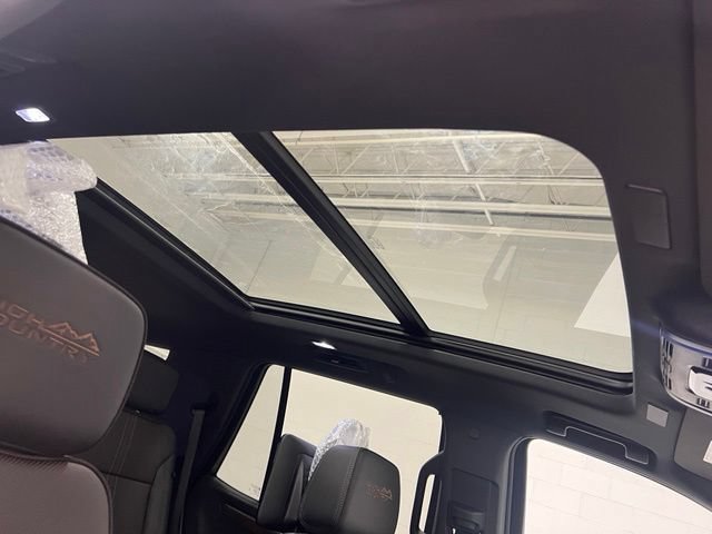 New 2026 Chevrolet Tahoe High Country AWD/4WD image 25