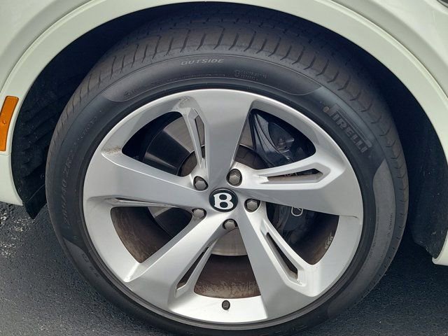 Used 2019 Bentley Bentayga image 4