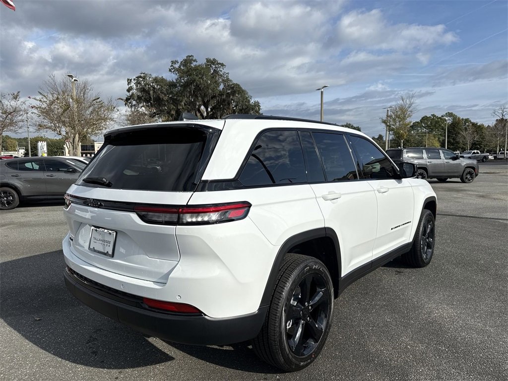 New 2025 Jeep Grand Cherokee Altitude image 3