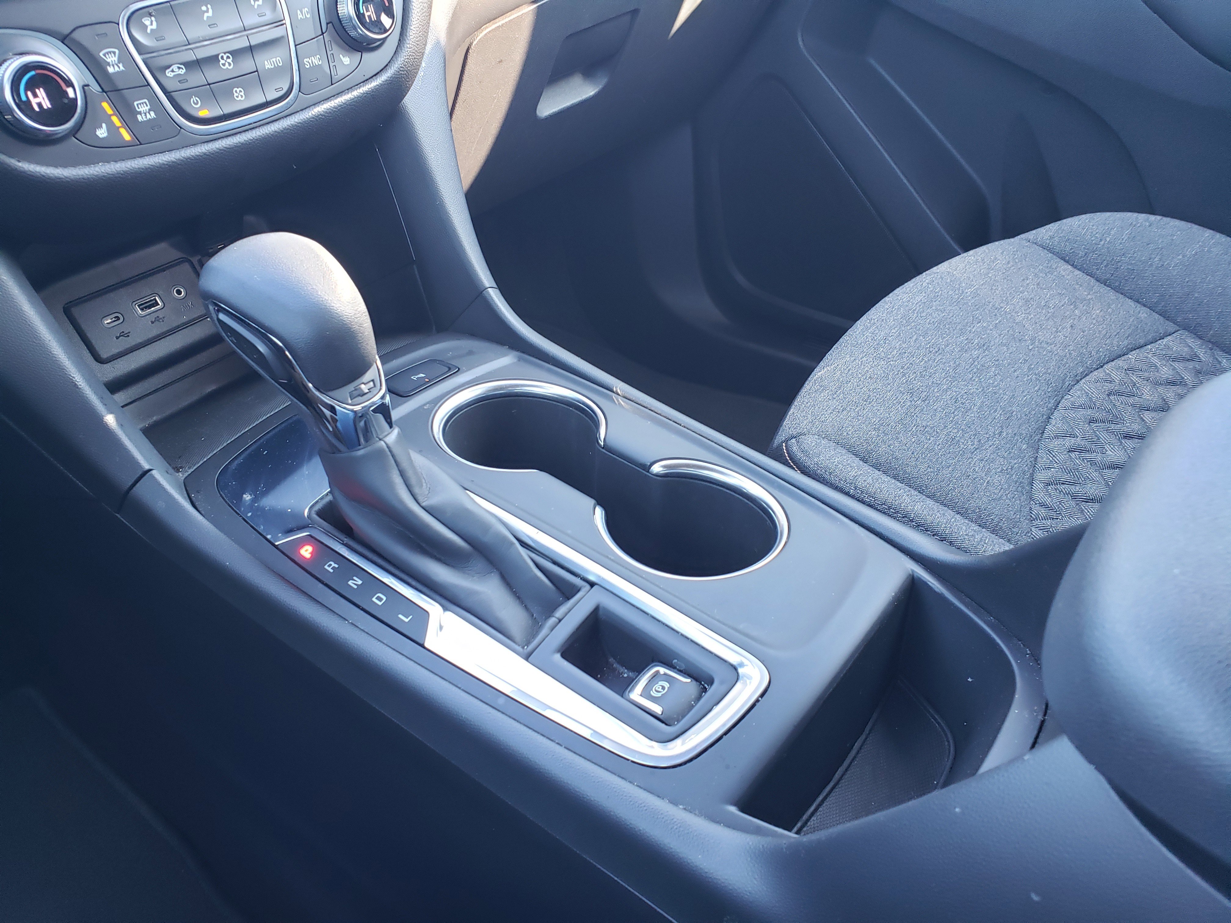 Used 2022 Chevrolet Equinox LT w/ Driver Convenience Package image 25