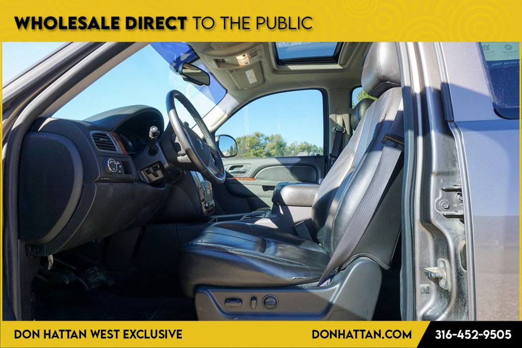Used 2011 Chevrolet Suburban LT image 3