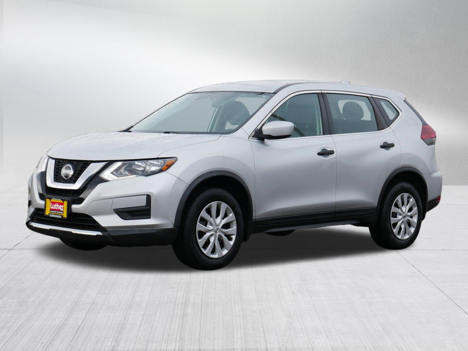 Used 2018 Nissan Rogue S image 3