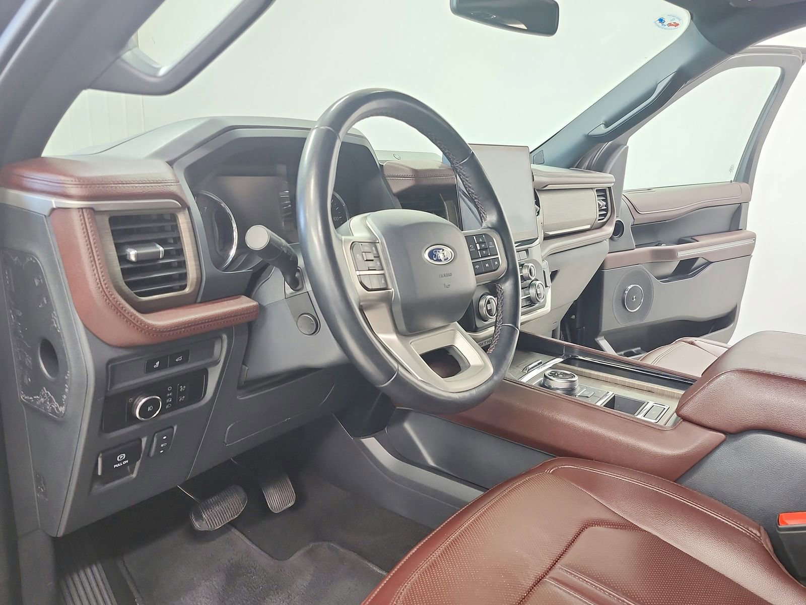 Used 2024 Ford Expedition Limited image 18