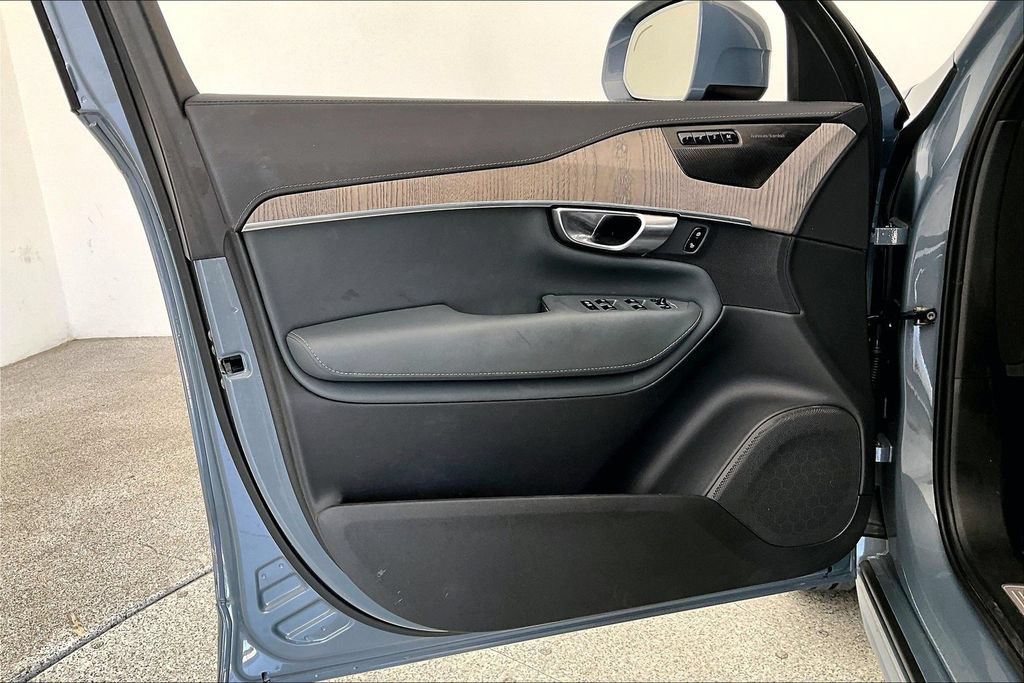 Certified 2023 Volvo XC90 B6 Ultimate w/ Lounge Package AWD/4WD image 23