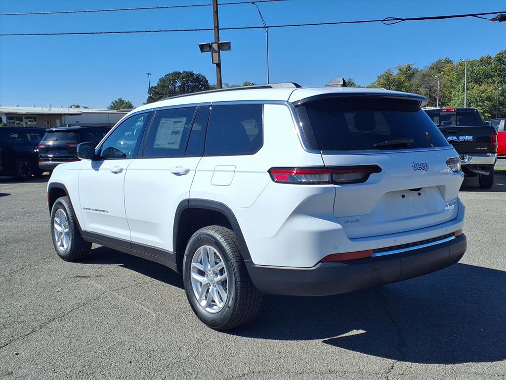 New 2025 Jeep Grand Cherokee L Laredo image 2