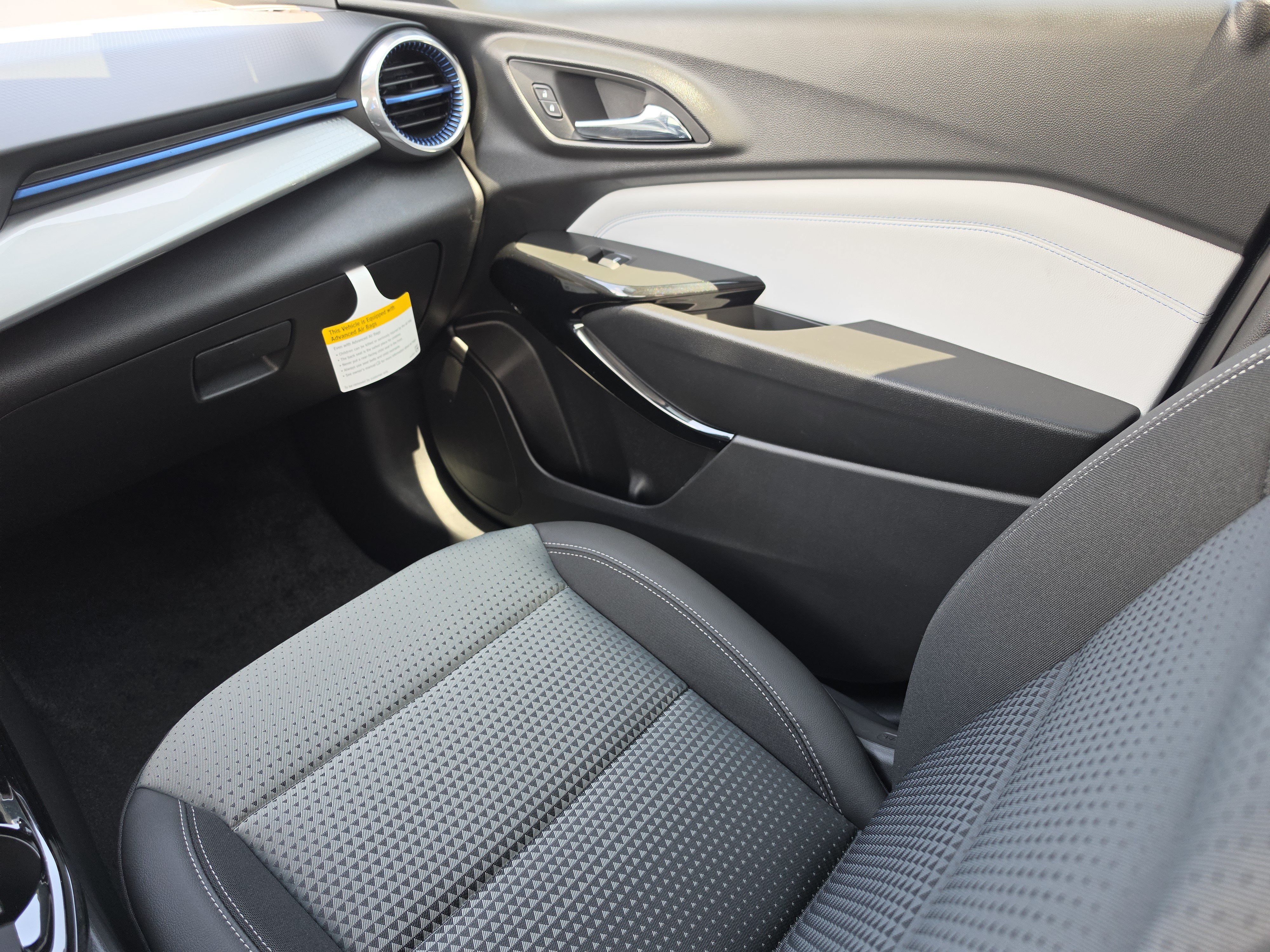 New 2026 Chevrolet Trax LT w/ Sunroof Package FWD image 21